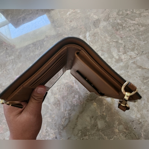 MICHAEL MICHAEL KORSAdele Logo Smartphone Wallet- vanilla/brown color - Picture 12 of 14